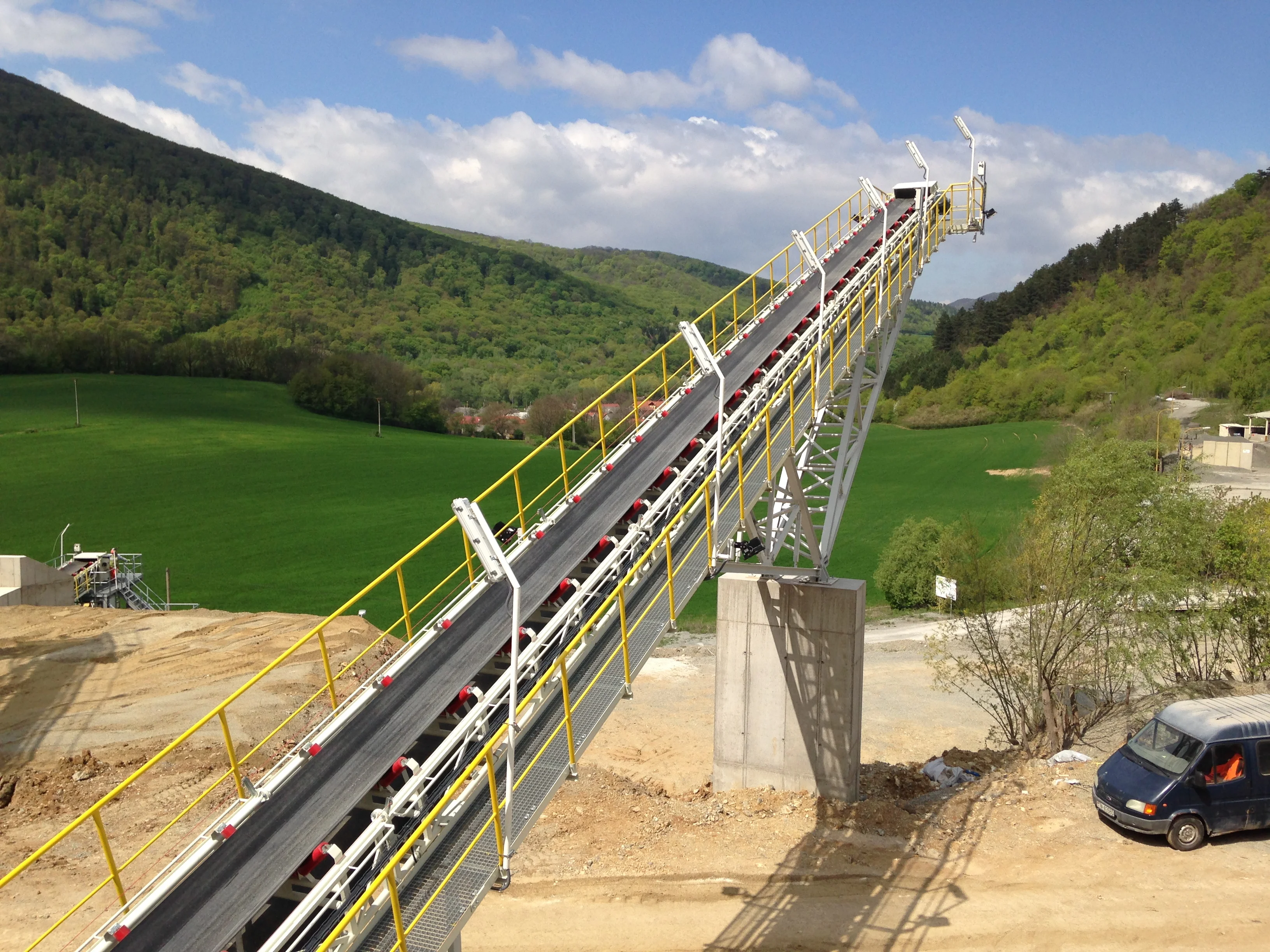 Pásový dopravník ROLLER - realizácia 1 - modulárna konštrukcia pre sypké materiály