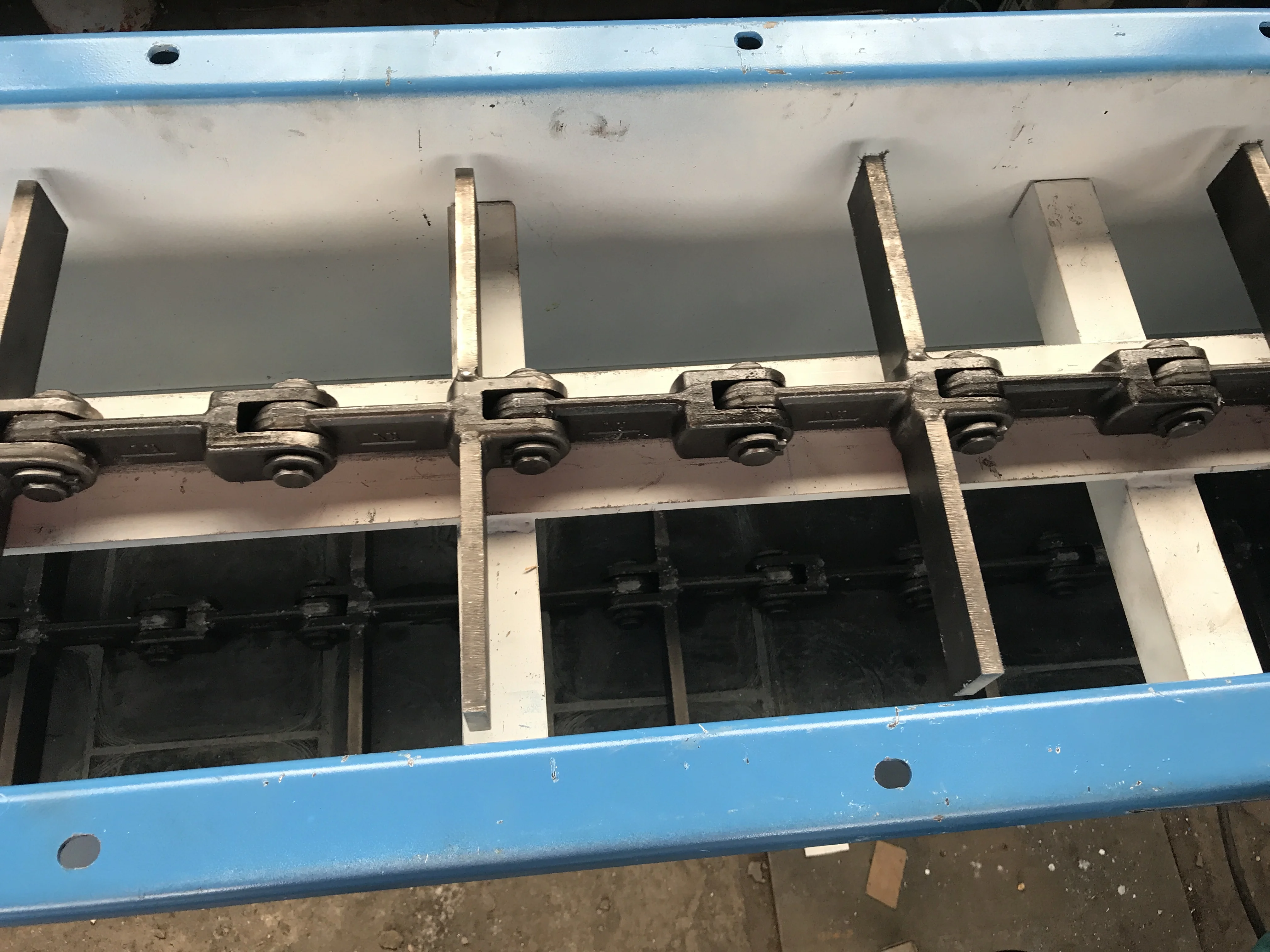 Reťazový dopravník ROLLER - realizácia 4 - ťažké prevedenie pre hutníctvo a priemysel