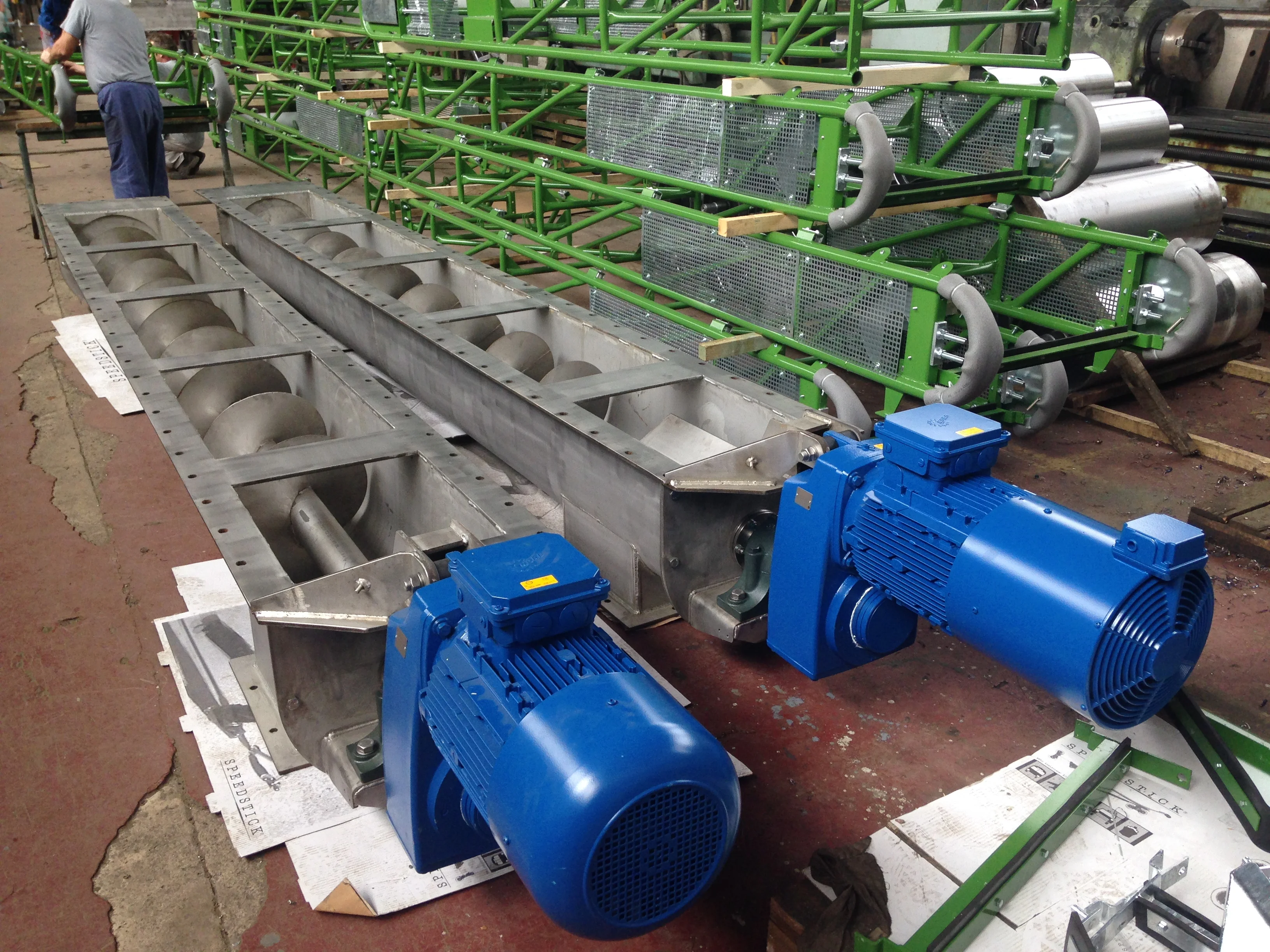 Šnekový dopravník ROLLER - realizácia 7 - uzavretý systém pre sypké materiály