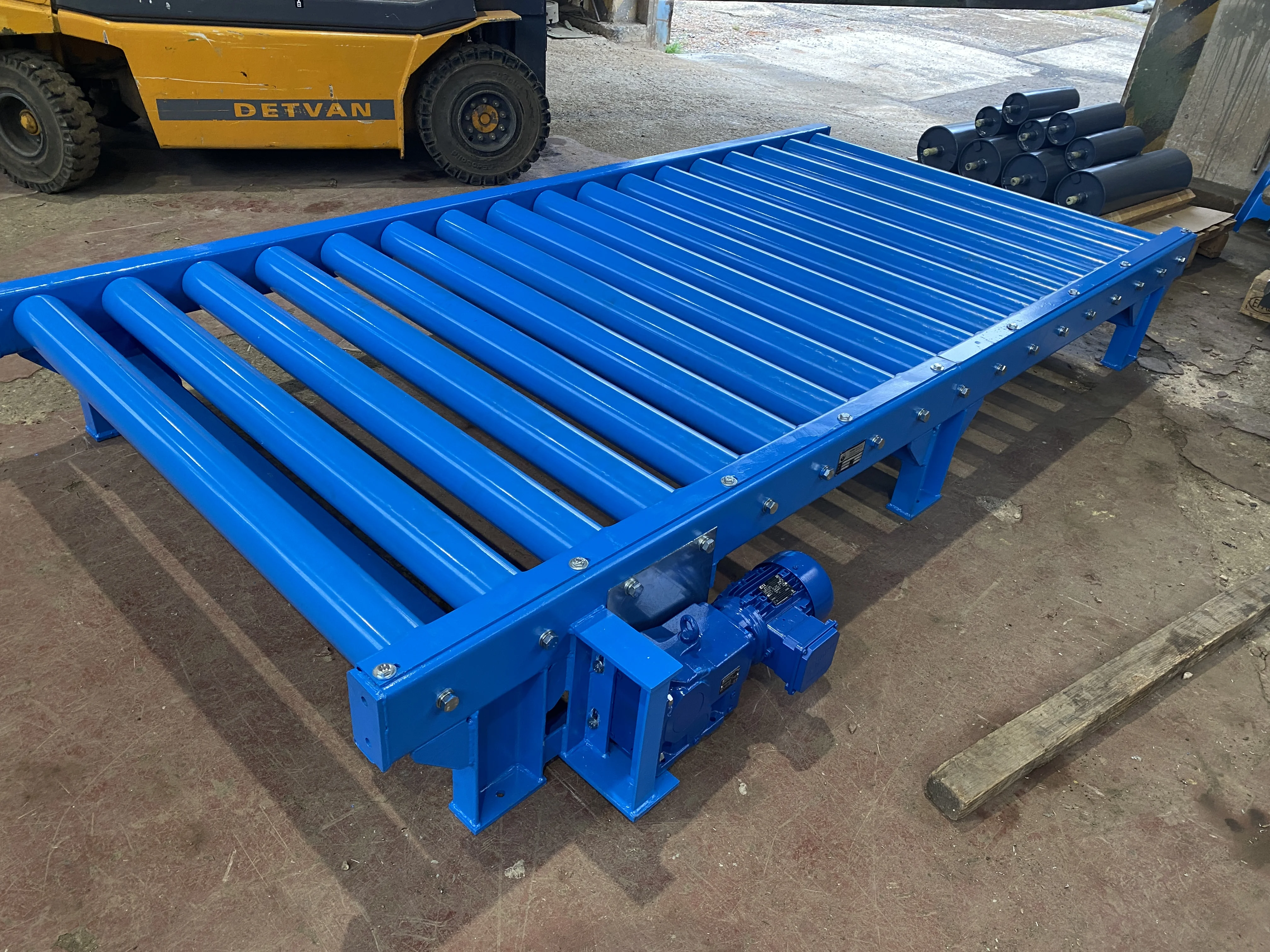 Valčekový dopravník ROLLER - realizácia 2 - modulárna konštrukcia pre paletovú prepravu